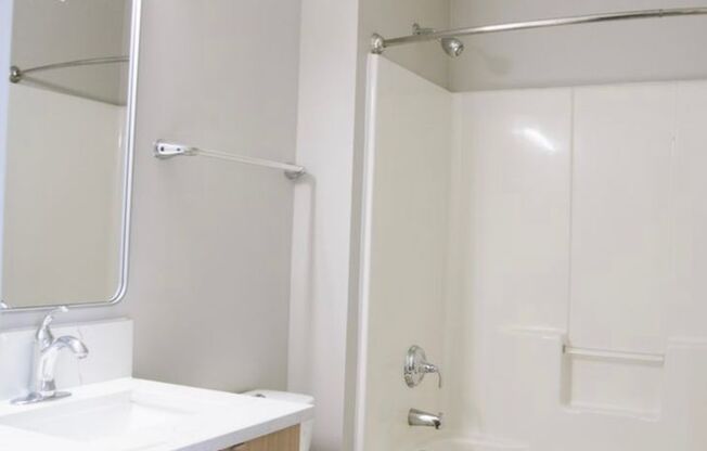 2 beds, 1.5 baths, 811 sqft, $2,395, Unit 401