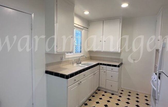 2 beds, 1 bath, $3,295, Unit 1029-D