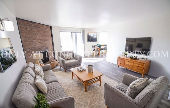 2 beds, 1 bath, 880 sqft, $1,249, Unit 17