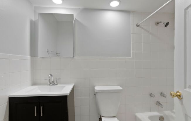 Studio, 1 bath, 298 sqft, $1,475, Unit 542