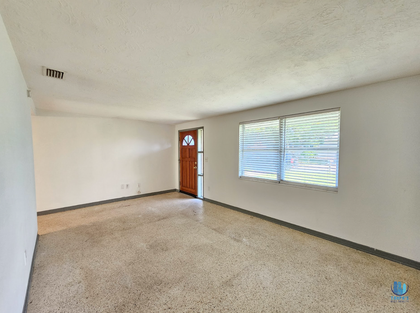 GORGEOUS 2 BEDS | 2 BATHS Home with a BONUS ROOM in Holiday available for rent!