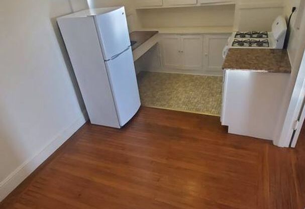 Studio, 1 bath, $2,495