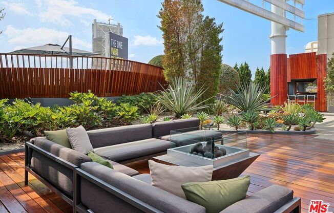 2 beds, 2.5 baths, 2,000 sqft, $7,995, Unit 5A