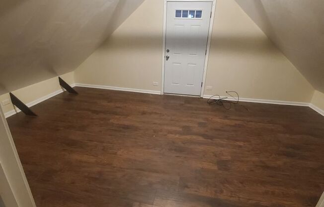 2 beds, 2 baths, $1,500, Unit Attic