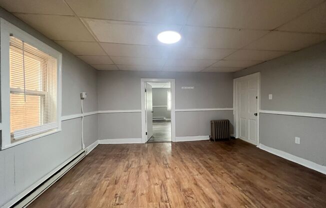 2 beds, 1 bath, $1,100