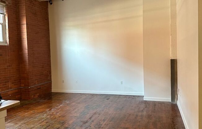 1 bed, 1 bath, 940 sqft, $1,250, Unit 301