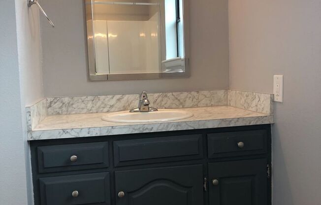 1 bed, 1 bath, 670 sqft, $972, Unit 125