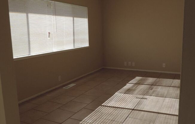 MG11-1036-1038 Dodge Drive