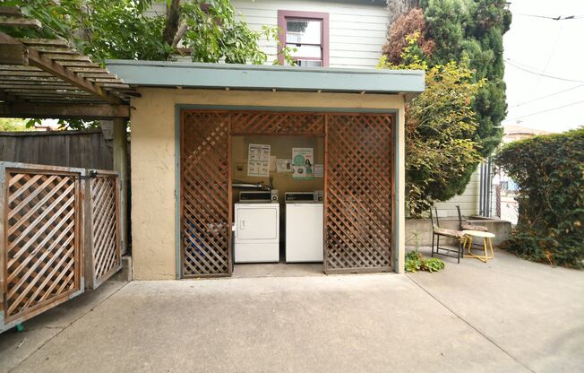 1p693 - 3053 Dohr St.