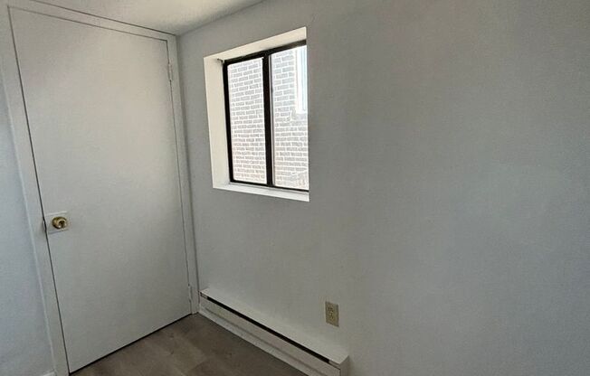 2 beds, 1 bath, 840 sqft, $1,300