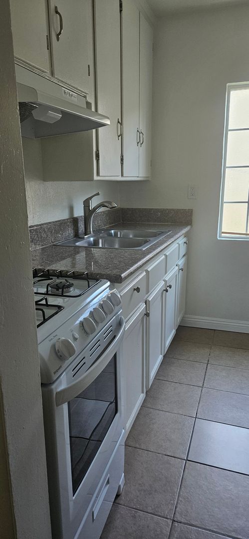 Studio, 1 bath, $1,450