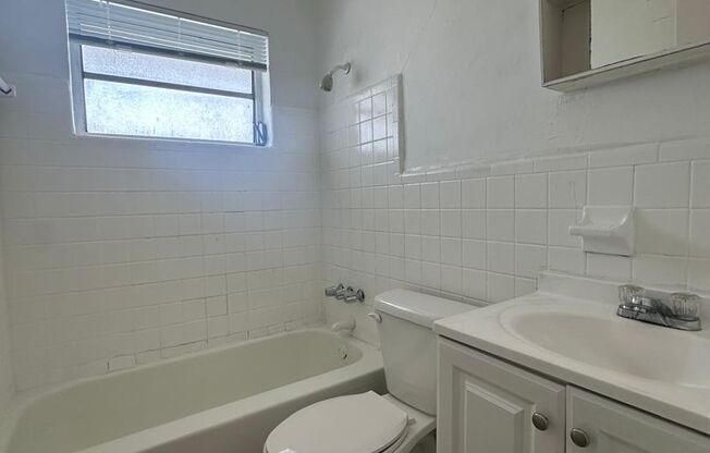 1 bed, 1 bath, 650 sqft, $1,650, Unit 1600-305