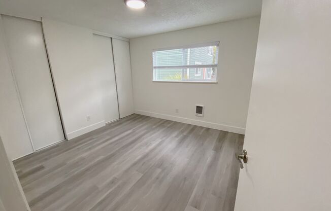 2 beds, 1 bath, 890 sqft, $1,555, Unit 43