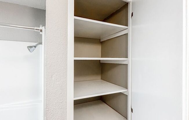 2 beds, 1 bath, 1,000 sqft, $1,650, Unit PDRey563