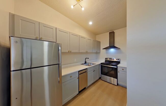 3 beds, 1 bath, 755 sqft, $2,347, Unit 31A