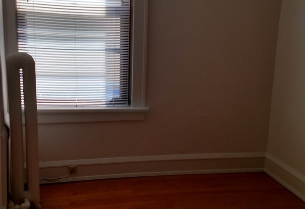 August Management presents the Murray Hill Apartments
