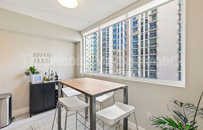 2 beds, 2 baths, 989 sqft, $3,300, Unit 2202