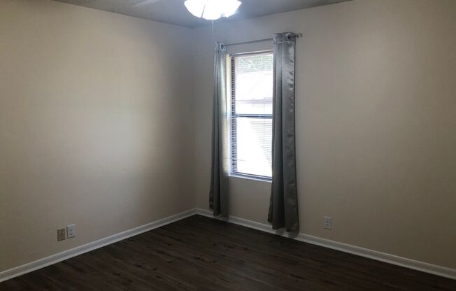 3 beds, 1 bath, $1,650