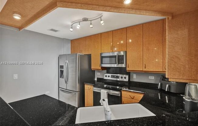 1 bed, 1.5 baths, $3,500, Unit # 808