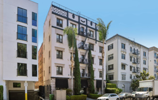 Cherokee Apts... Spacious Apartments in the Heart of Hollywood! CALL NOW!