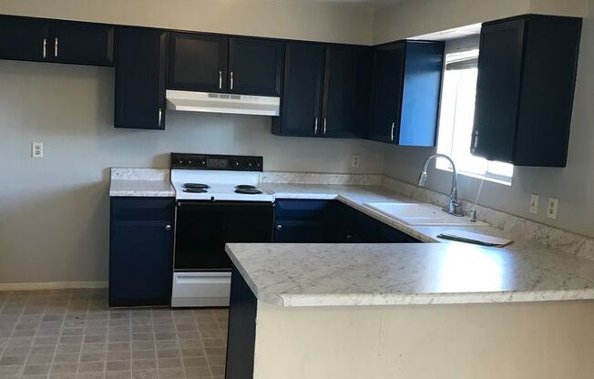 GREAT TEMPE LOCATION - 3 BED 2 BATH NOW AVAILABLE FOR QUICK MOVE IN