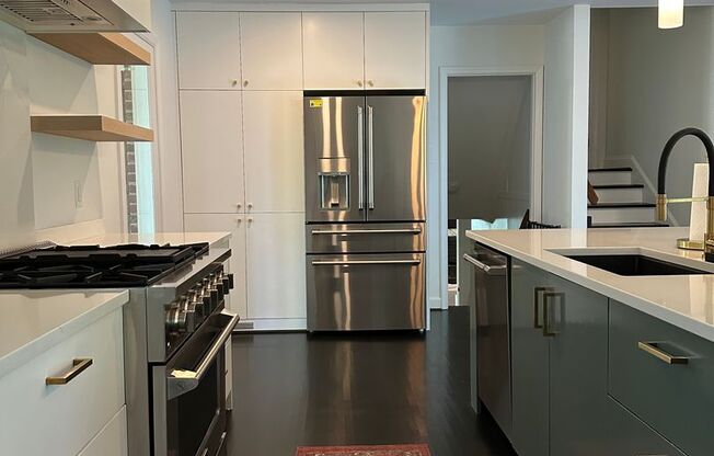 Beautiful 3-bedroom House in SouthPark!