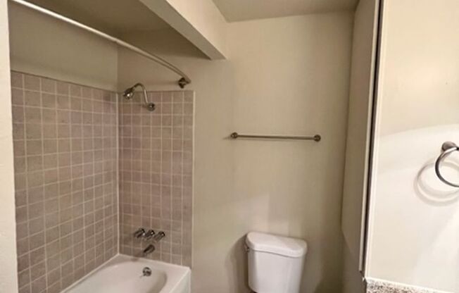 2 beds, 2 baths, 900 sqft, $1,695, Unit 75