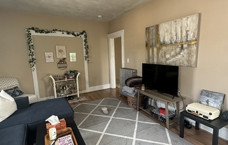 3 beds, 1 bath, 1,300 sqft, $3,650, Unit 3