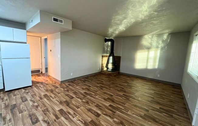 1 bed, 1 bath, 560 sqft, $1,300, Unit 15