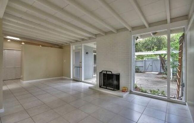 BEST VALUE IN PA!!  Charming Eichler, Midtown location, GREAT PA schools, EASY commute!