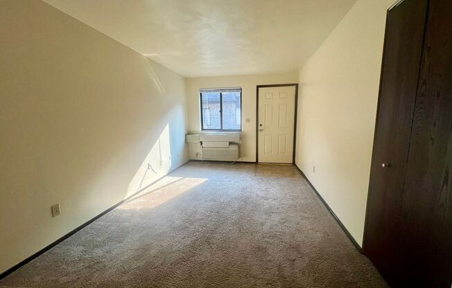 Charming One Bedroom Apartment! Lots of Natural Lighting throughout! Call Today!