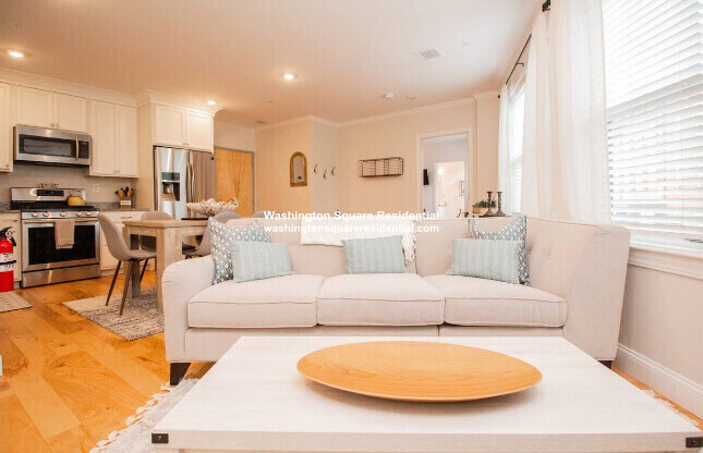 2 beds, 2 baths, 1,000 sqft, $6,995, Unit 3