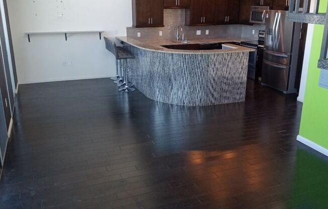 **STUNNING Condo PENTHOUSE for RENT in Downtown ABQ! Showings available NOW!