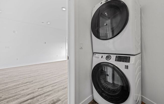 2 beds, 1 bath, 856 sqft, $1,695, Unit 201