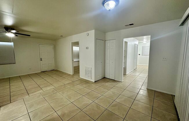 Spacious 4-Bedroom Home in Prime Orlando Location!