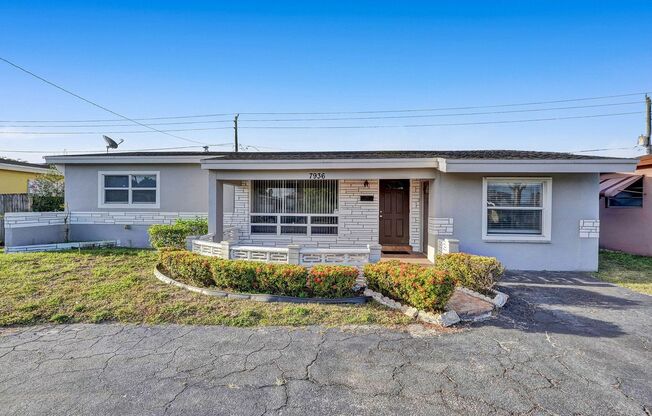 Beautiful 3 bedroom 2 bath Home in Miramar with POOL
