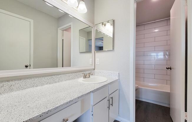 2 beds, 2 baths, 978 sqft, $1,279