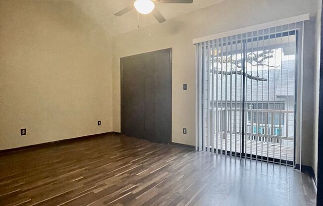 Gorgeous Condo, 2 Bedrooms/2 Balconies/2 Bathrooms - WALK TO CAMPUS! - Reduced Deposit