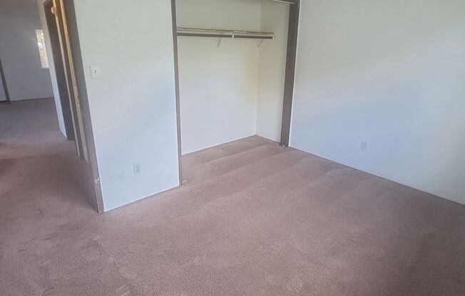 2 beds, 1 bath, 870 sqft, $1,195, Unit Unit D