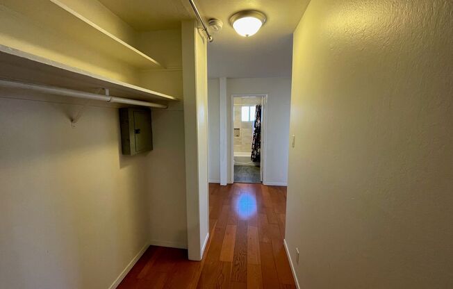 2 beds, 1 bath, 800 sqft, $3,195