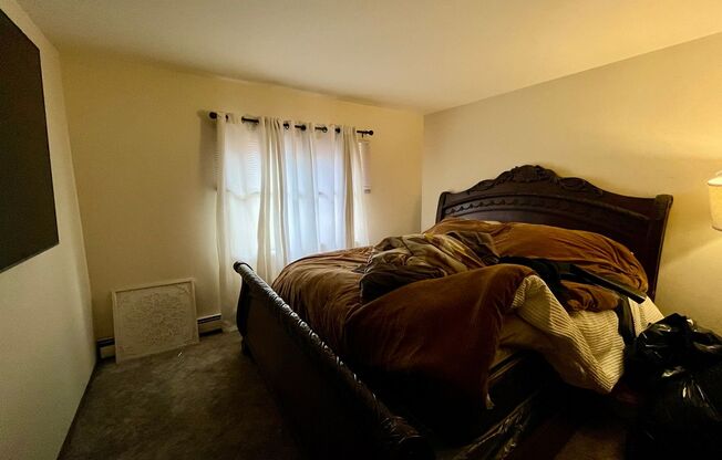 1 bed, 1 bath, $950, Unit 14