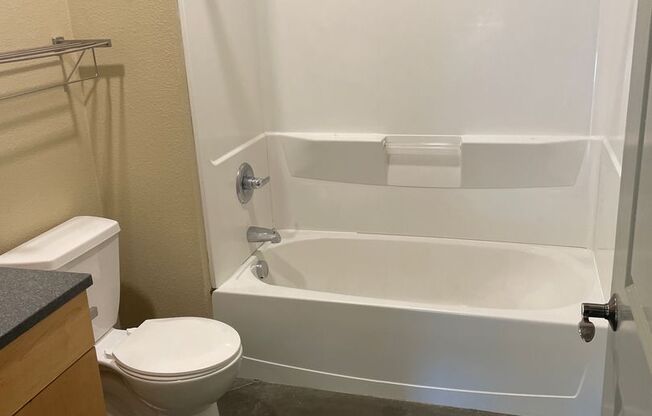 1 bed, 1 bath, 578 sqft, $1,285, Unit 211