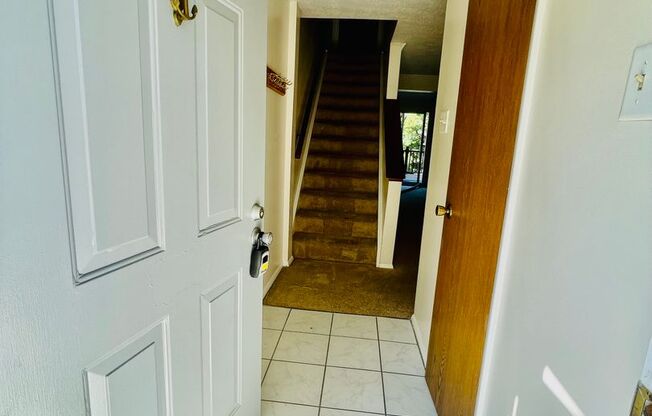 2 Bed 1.5 Bath- Oakdale PA! Hawthorne Village!
