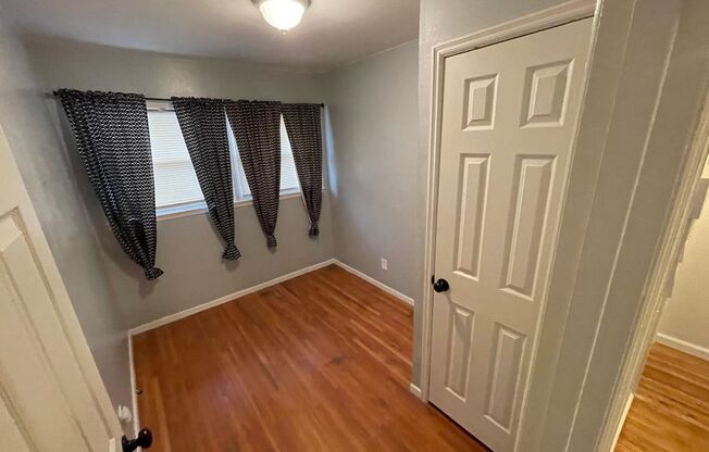 3 beds, 1 bath, $1,095