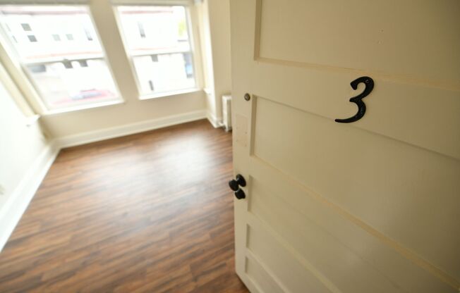11 Glen Ave - On Piedmont Avenue, Close to Shops and Restaurants