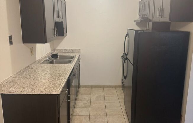 10665 W 7th Ave – Spacious 2 & 3 Bedroom Apartments Near Oak Street Light Rail!