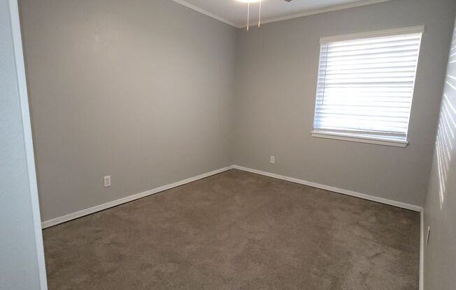 3 beds, 1.5 baths, 1,253 sqft, $1,550, Unit 2105 South Ash Ave