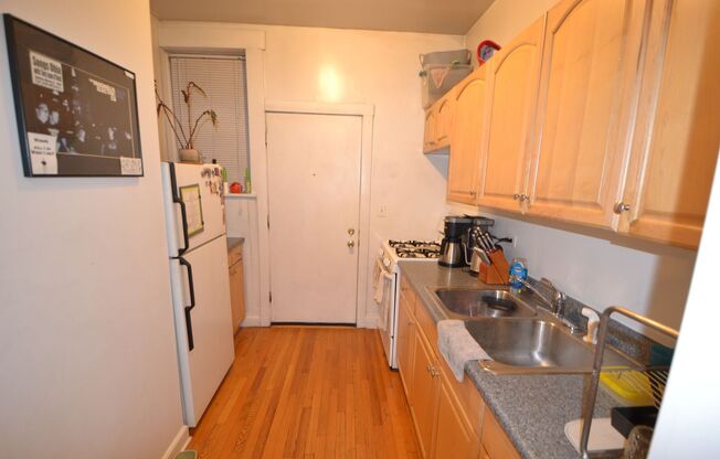 1946 W. Montrose, Unit 12
