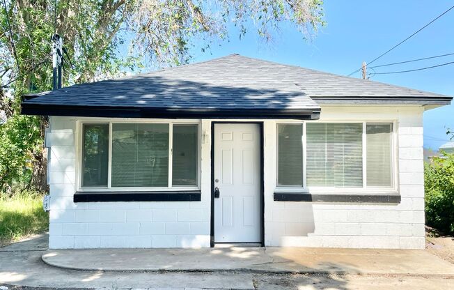 Darling Cottage with Huge Yard!