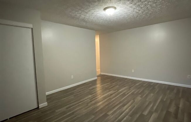 2 beds, 1 bath, $925, Unit 3806